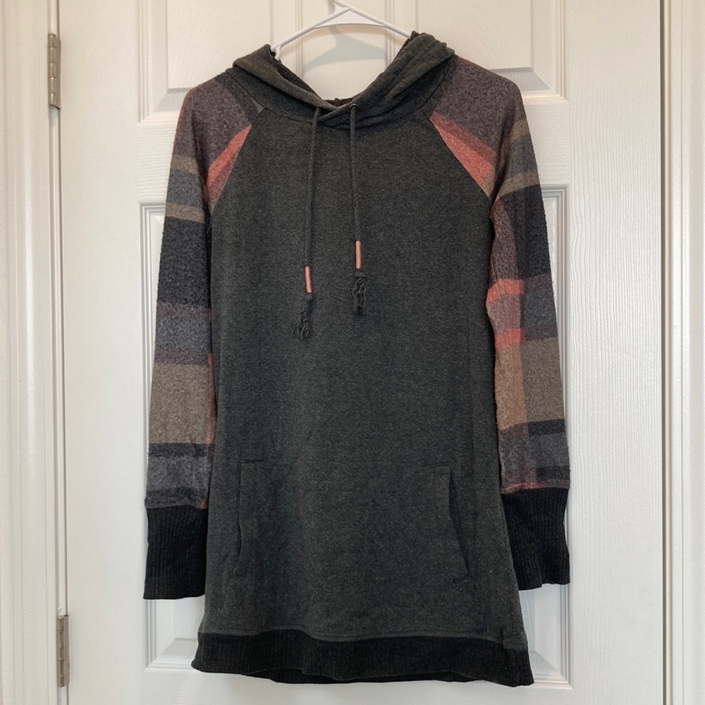 Maurice’s, Long, plaid-sleeved hoodie